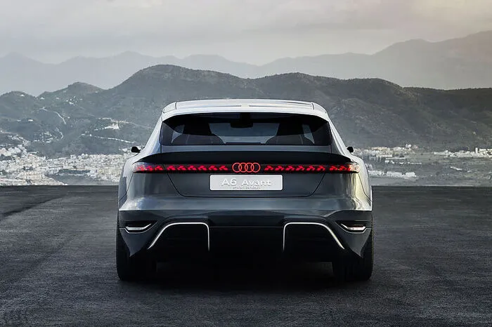 Beim Showcar A6 e-tron Avant mobilisieren zwei Elektromotoren gemeinsam bis zu 350 kW (476 PS) und ein Drehmoment von maximal 800 Newtonmeter.