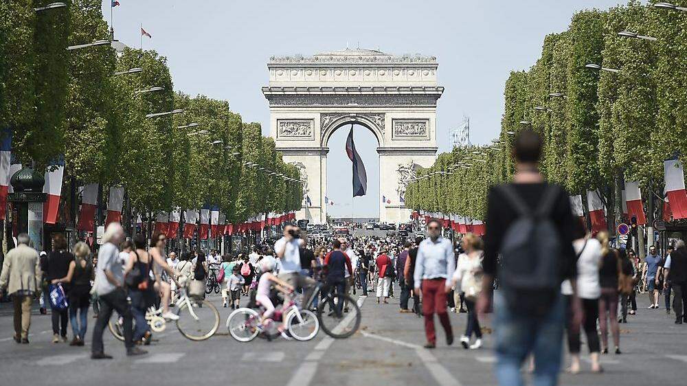 Die Champs-Élysées zum Triumphbogen ist regelmäßig autofrei