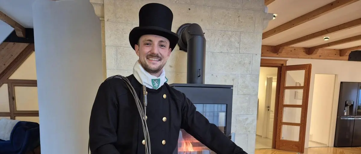 Oliver Herbst in der traditionellen Uniform, einen Zylinder darf nur ein Meister tragen