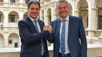 LH-Stv. Michael Schickhofer legt die Finanzen in die Hände von LR Anton Lang 
