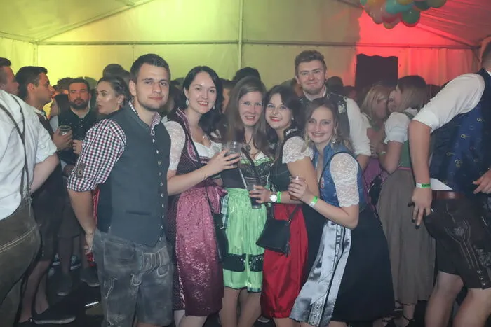 Im Discozelt wurde bei den DJ´s von Sound Society eifrig mitgesungen, getanzt, gefeiert...