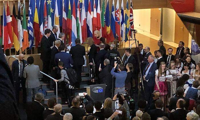 Das Licht aus Bethlehem wird im EU-Parlament in Straßburg entzündet