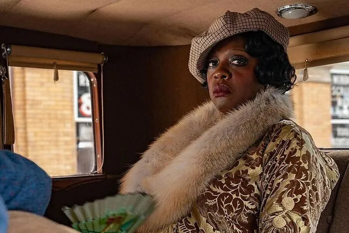Für "Fences" wurde Viola Davis 2017 für die beste Nebenrolle mit einem Oscar ausgezeichnet, nun könnte ihr ein weiterer Goldbube für ihr betörendes Spiel als Gertrude „Ma“ Rainey, Mutter des Blues, im intensiven Biopic "Ma Rainey's Black Bottom" winken. Erst unlängst mit einem SAG-Award geehrt, gilt sie laut dessen Orakel als Favoritin. Der Oscar für die beste Hauptrolle ging in den letzten 25 Jahren 18 Mal an die mit dem SAG-Award-Ausgezeichnete. Davis wäre die erst zweite Schwarze in 20 Jahren, die in dieser Kategorie geehrt wird. Chancen: hoch.