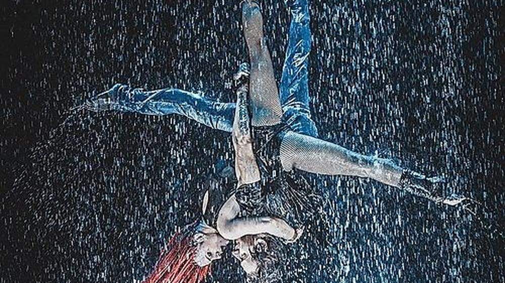 Mit einer akrobatischen Show in luftiger Höhe wird das Duo &quot;Turkeevs&quot; die Olala-Zuschauer begeistern