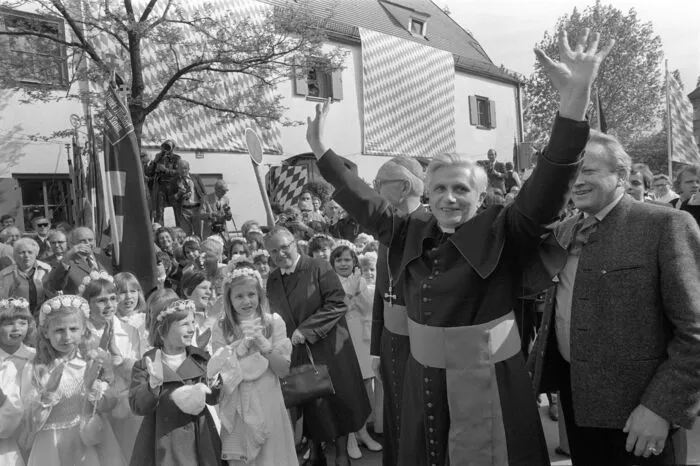 Gemeinsam mit seinem Bruder Georg empfing er am 29. Juni 1951 in Freising die Priesterweihe. 1959 wurde er an die Universität Bonn berufen, 1963 nach Münster. Papst Paul VI. ernannte Ratzinger am 25. März 1977 zum Erzbischof von München und Freising. Drei Monate später erhielt der erst 50-Jährige die Kardinalswürde.