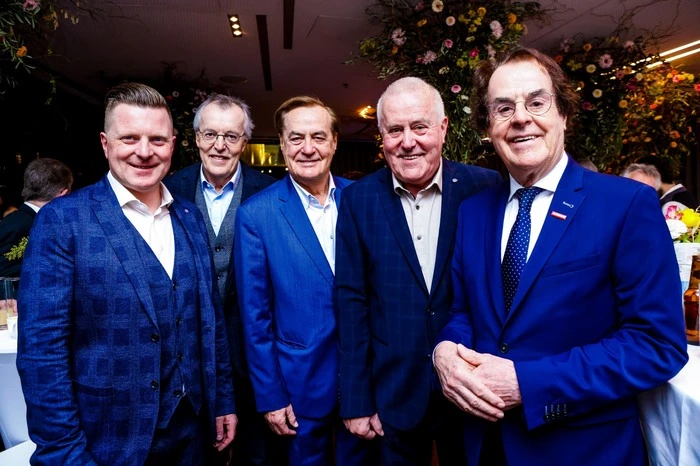 Rainer Rauch, Geschäftführer Modehaus Roth mit den Roth-Brüdern Ewald, Rudi, Ferdinand und Hans (v.l.)