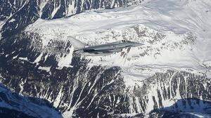 Operation Dädalus über den tief verschneiten Alpen