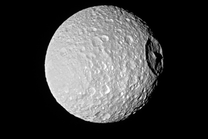 Mimas – ein weiterer Mond des Gasplaneten