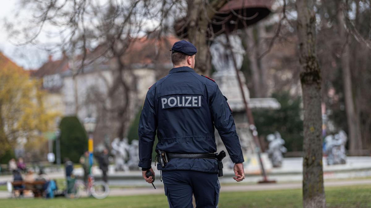 Der Jugendliche soll von drei Personen ausgeraubt worden sein