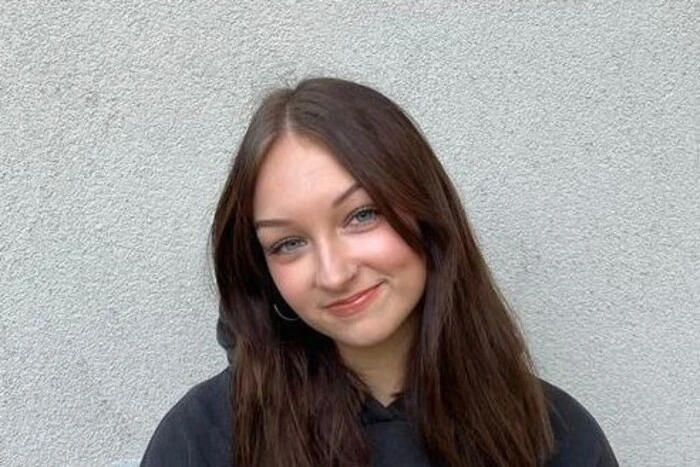 Lisa Walzl, 17, St. Michael, BORG: "In einer Schule kommen so viele Leute zusammen, durch den eigenen Kleidungsstil kann man ein wenig zeigen, wer man ist. Durch eine Uniform kann man jedoch nicht so leicht darüber urteilen, wer sich welche Klamotten leisten kann."