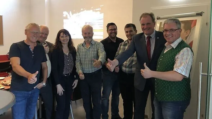Erwin Dirnberger, der Landtagsabgeordnete der ÖVP im Bezirk Voitsberg, freut sich über das österreichweite Ergebnis seiner Partei. Er hätte mit 34 bis 35 Prozent für die Volkspartei gerechnet, die erste Hochrechnung hat nun 37 Prozent ergeben.