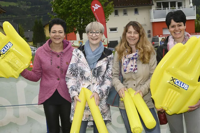 Schlachtenbummler durften nicht fehlen.