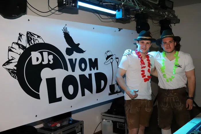 Die DJ’s vom Lond“  die Brüder Florian und Andreas Kraßnitzer  sorgten für Discostimmung im Kultursaal.