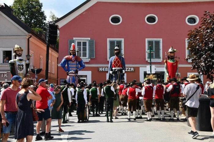 Höhepunkte waren die Segnung der Samsonträger durch Bischof Wilhelm Krautwaschl sowie je ein gemeinsamer Samsontanz auf dem Hauptplatz und am Schluss auf dem Festplatz.