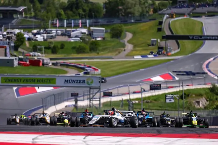 In der F4 CEZ tummeln sich internationale Motorsport-Talente auf dem Weg in Richtung Formel-1-Weltmeisterschaft, darunter etwa die 17-jährige Mathilda Paatz mit der Nummer 188