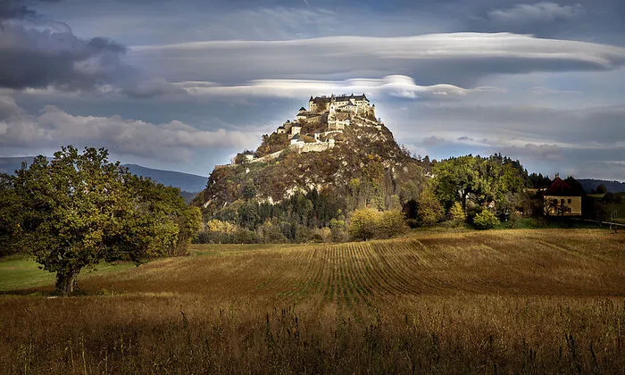 Sagenumwobenes Heim von hohen Herrinnen und Herren: die Burg Hochosterwitz