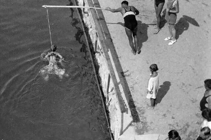 Schwimmtraining in der Grazer Militärschwimmschule