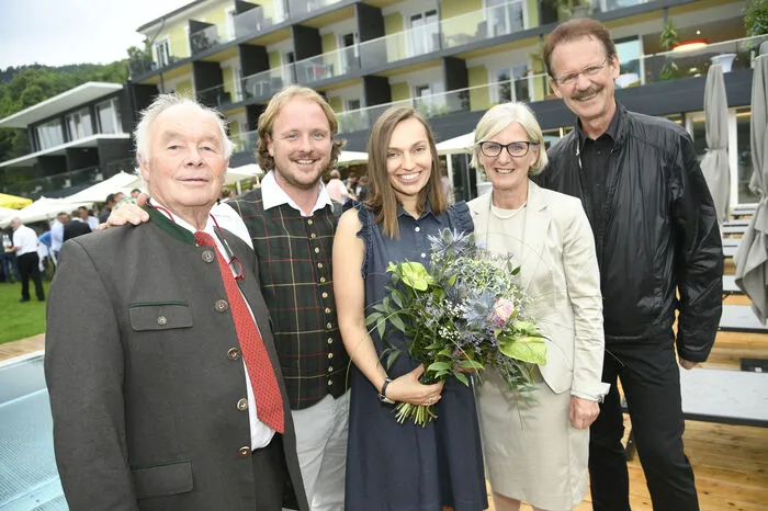 Die Hoteliersfamilie Ulrich, Peter, Inna und Eva Sichrowsky mit Architekt Edwin Pinteritsch.
