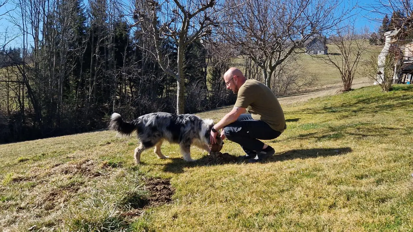 Christian mit seiner Hündin Merle