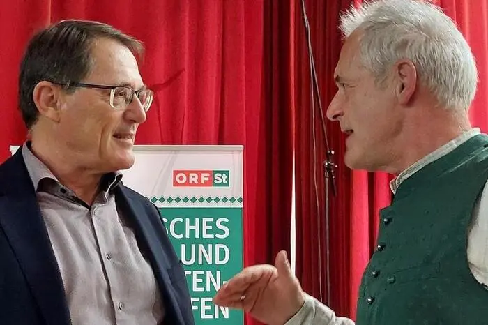Zwischen den Musikbeiträgen plauderte Moderator Reicher mit den Mitwirkenden über deren musikalische Laufbahnen und die Liebe zur Volksmusik..