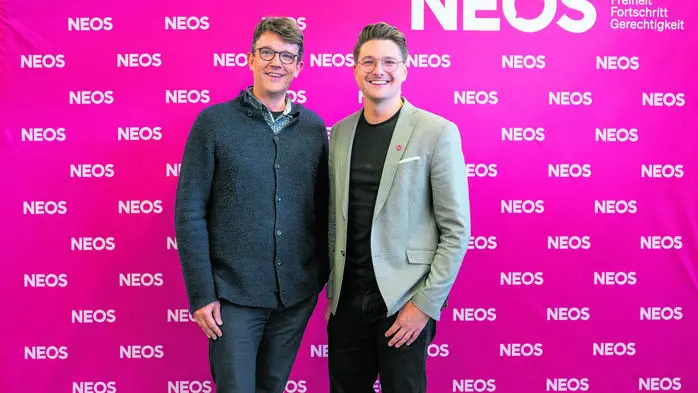 Der pinke Spitzenkandidat Philipp Pointner und Neos-Klubobmann Niko Swatek