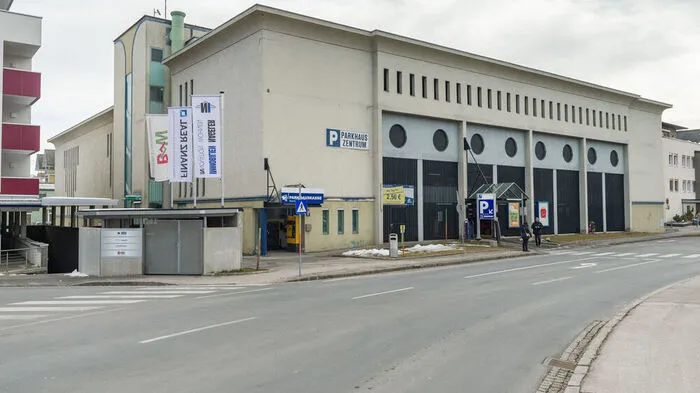 In der Parkgarage in der Hausergasse parkt man um vier Euro pro Tag
