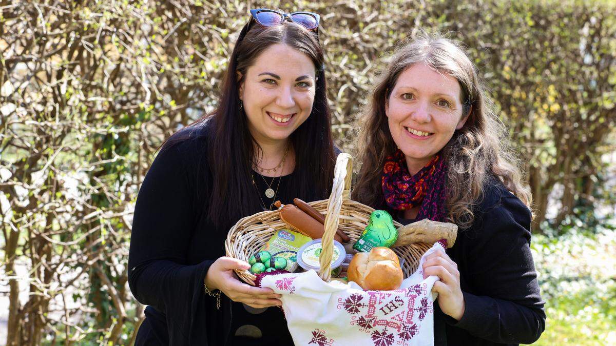 Sandra Müllauer (links) und Karin Hautzenberger stellen sich die Frage: Darf eine Kärntner Osterjause auch vegan sein?
