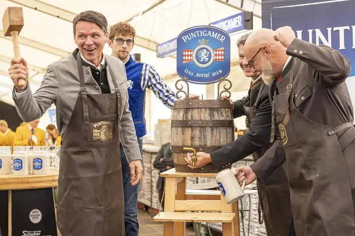 Alexander Radl beim Bieranstich