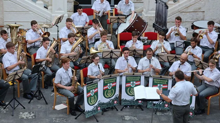 Johannes Lackner dirigierte die Militärmusiker.