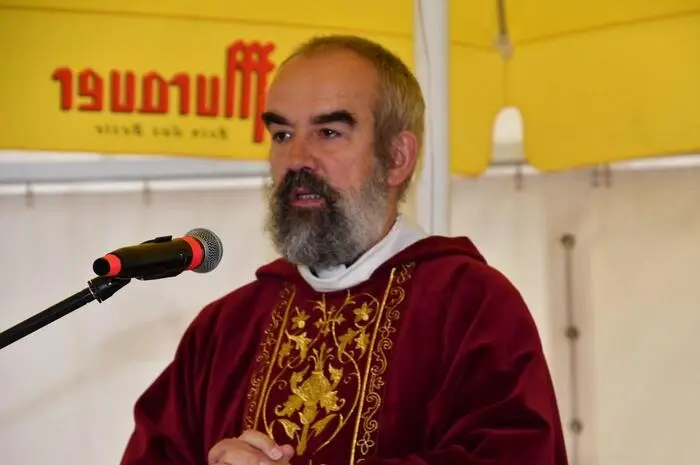 Den Auftakt des Festes bildete ein Festgottesdienst, zelebriert von Ortspfarrer Grzegorz Szoltysek.