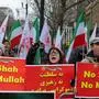 Die Protestbewegung im Iran erfährt internationale Solidarität, wie etwa bei Demos in Paris oder London.