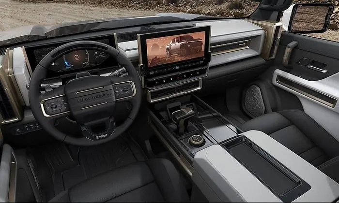 Im Innneraum zeigt der Hummer wieder Kante