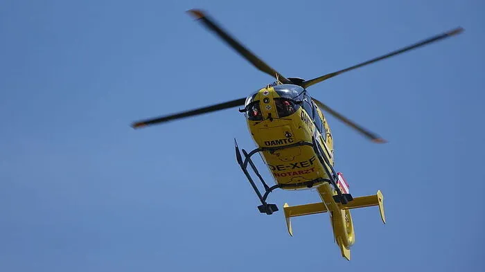 Der Mann wurde mit dem Rettungshubschrauber ins LKH Bruck geflogen