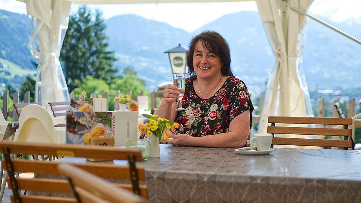 Prost: Margit Nothdurfter-Stotter hat allen Grund zur Freude. Ihr Gastgarten ist der schönste in Kärnten und Osttirol