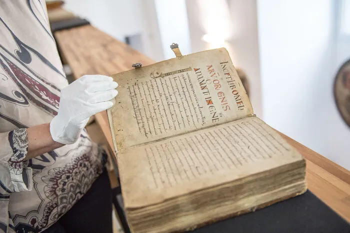 Admont ist im Besitz von 1400 Handschriften, an die 1000 stammen aus dem Mittelalter