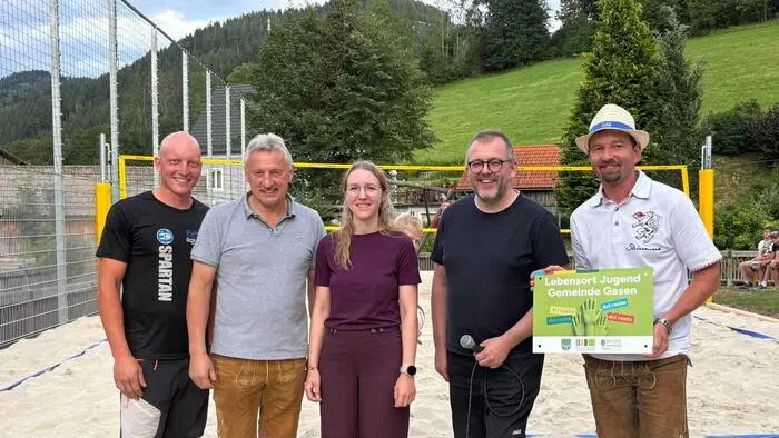 Gemeindekassier Florian Ritter, Bürgermeister Erwin Gruber, Bianca Lamprecht von der Regionalentwicklung Oststeiermark, Gemeinderat und Moderator beim Turnier Hannes Willingshofer sowie Vizebürgermeister und Projektleiter Robert Stelzer