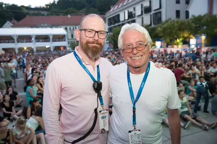 Rund 70.000 Besucher konnten die Organisatoren Robert Helbig und Rudi Hinterleitner - trotz des oft durchwachsenen Wetters - zu den EM-Spielen am Karmeliterplatz begrüßen. Auch zum Finale war's natürlich voll ...