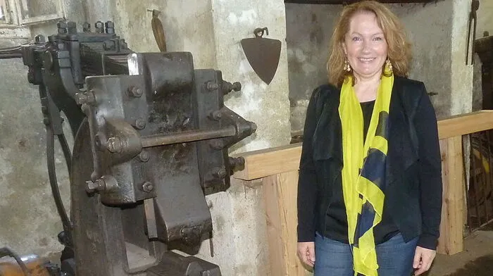 Julia Ehrlich-Roob lädt die Besucher am Tag des Denkmals in das Hammerwerk Roob in Ligist ein