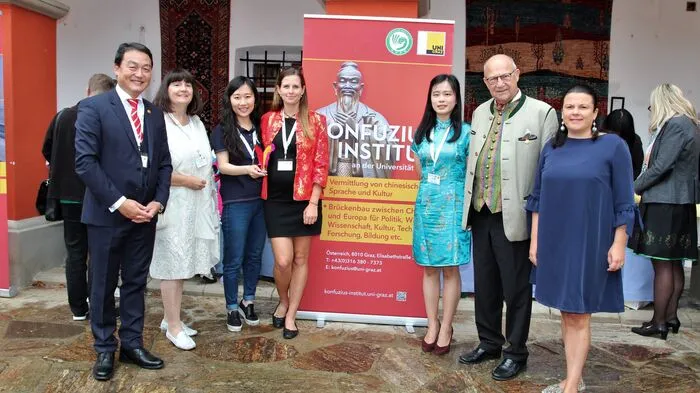 Der Chinesisch-Österreichische Musiksalon des Konfuzius-Instituts Graz organisierte das musikalische Mondfest, bei dem eine klangvolle Brücke zwischen China und der Steiermark gebaut wurde. Wan Jie Chen (links) und Andreas Bardeau (2.v.r.) waren die Gastgeber
