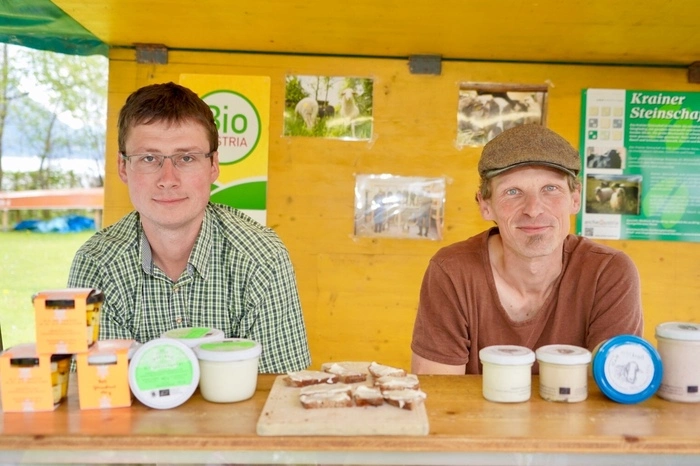 Franz Hubmann und Leopold Feichtinger erzeugen im Gailtal Milchprodukte vom Krainer Steinschaf.