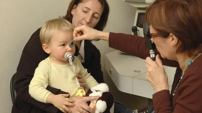 Eine Mutter aus Kärnten erhielt erst viel zu spät eine Augenuntersuchung für ihre Tochter, obwohl diese laut Mutter-Kind-Pass vorgeschrieben ist (Symbolfoto) 