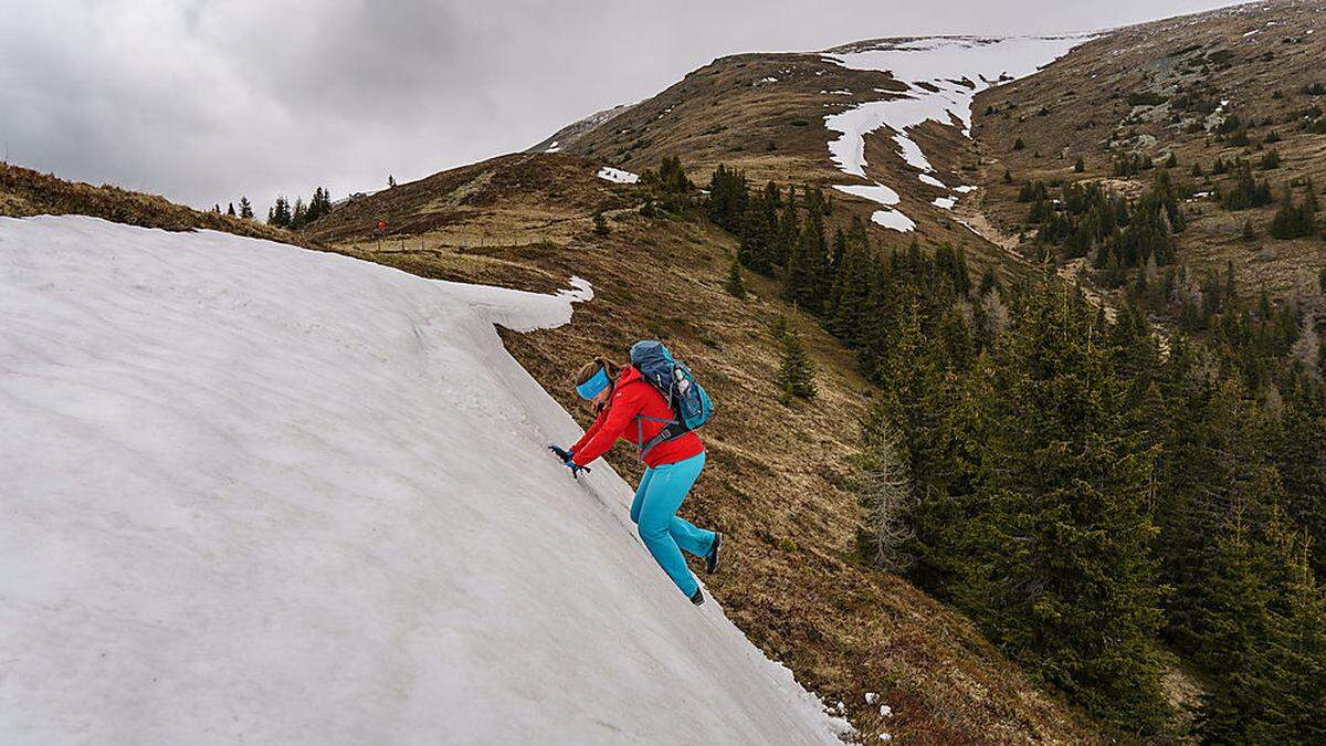 Schneefelder gehören besonders zu Beginn der Wandersaison zu den größten Gefahren