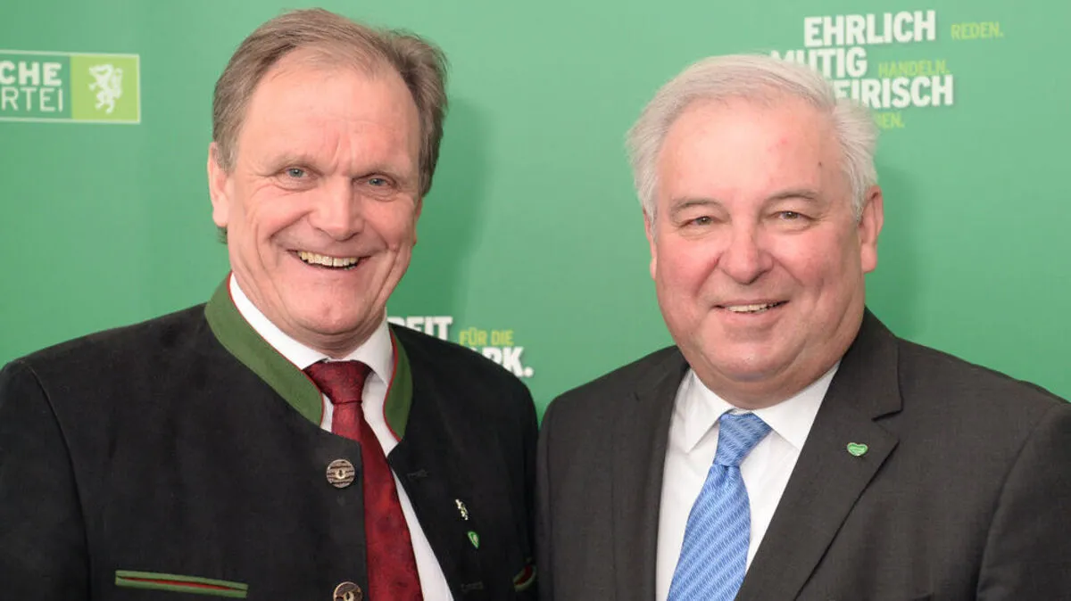 Landeshauptmann Hermann Schützenhöfer gratulierte Dirnberger zur Wiederwahl