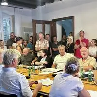 In Ehrenhausen wurde Montagabend neuerlich heftig über die geplante Fusion der Volksschulen Retznei und Ehrenhausen diskutiert