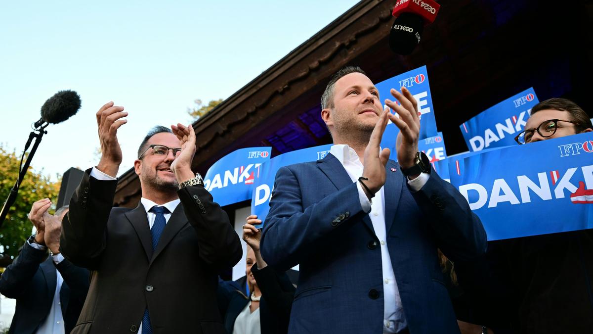 Christian Hafenecker (l.) und Michael Schnedlitz auf der FPÖ-Wahlparty