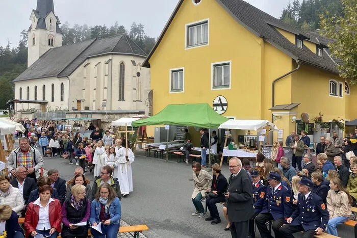Die Feldmesse gestalteten die Schüler der Europaschule/Evropska šola mit.