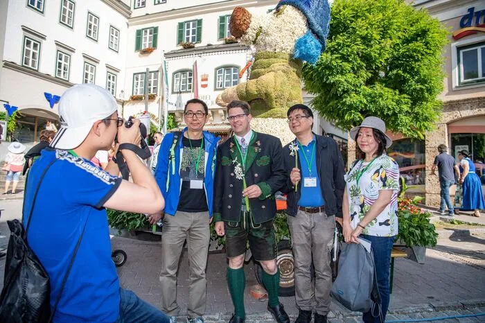 Narzissenfest-Obmann Christian Seiringer freute sich nicht nur über 20.000 glückliche Besucher, sondern auch über großes Medieninteresse aus China