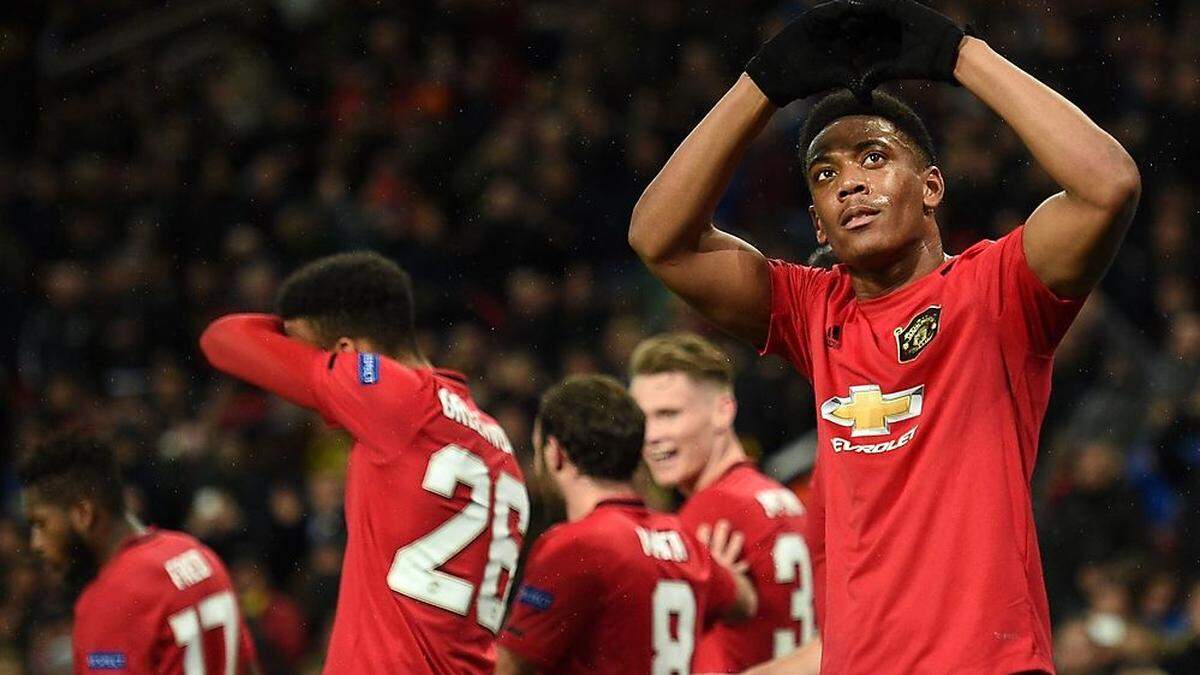 Der Klub von Anthony Martial (rechts) ist hoch verschuldet