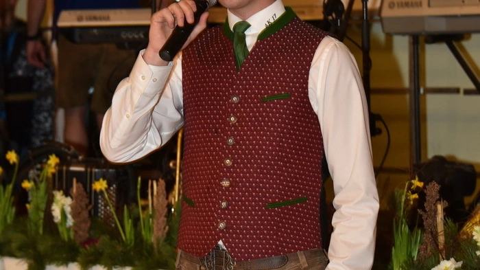 "i-Kuh - auf zu neuen Höchstleistungen" hieß es am Samstagabend (14.1.2017) beim Maturaball der HLBFA Raumberg-Gumpenstein. Bis in die frühen Morgenstunden wurde gefeiert und getanzt.