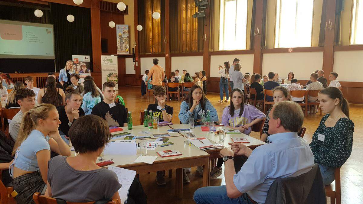 Politiker und Jugendliche diskutierten über aktuelle Themen und Problematiken in der Lipizzanerheimat
